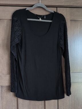 BKE Black Scoop Neck Long Sleeve Top with Lace Sleeves